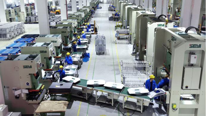 新浪網(wǎng)“致匠心?青動(dòng)力”探訪名氣余杭工廠